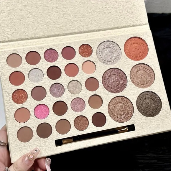 Eyeshadow Palette Luxury 31-Color - Picture 1 of 8